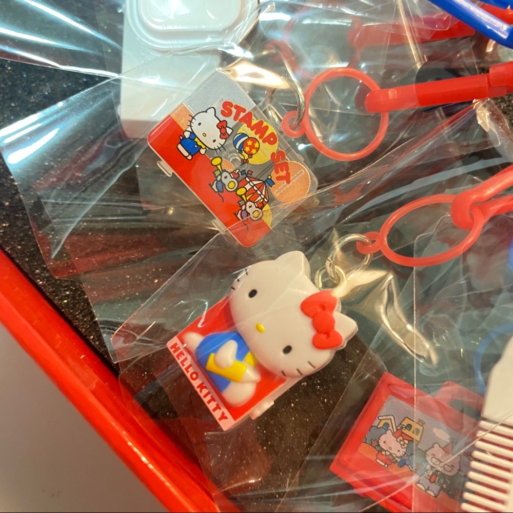 RARE Limited Edition Hello Kitty 40th Anniversary Charm Necklace- Collectors - Picture 4 of 5